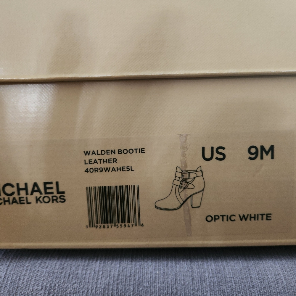 Michael Kors Walden leather bootie - Picture 5 of 5